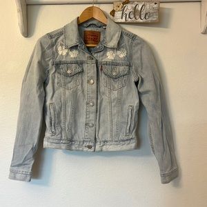 🌻 Levi’s Light Wash Denim Jean Jacket with Embroidered Flowers